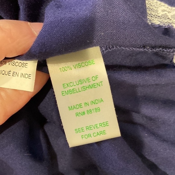 Lilly Pulitzer Sarah True Navy
Beaded Embellished Tunic 3/4 sleeve! Size XS - Picture 9 of 9